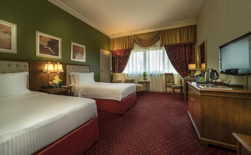 オフィサーズ クラブ & ホテル