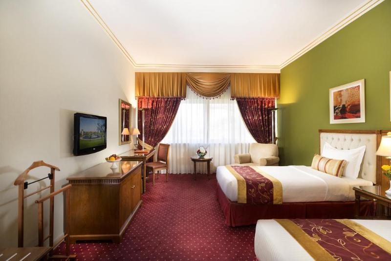 オフィサーズ クラブ & ホテル