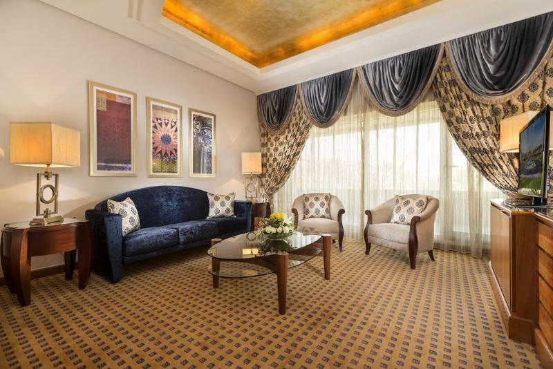 オフィサーズ クラブ & ホテル