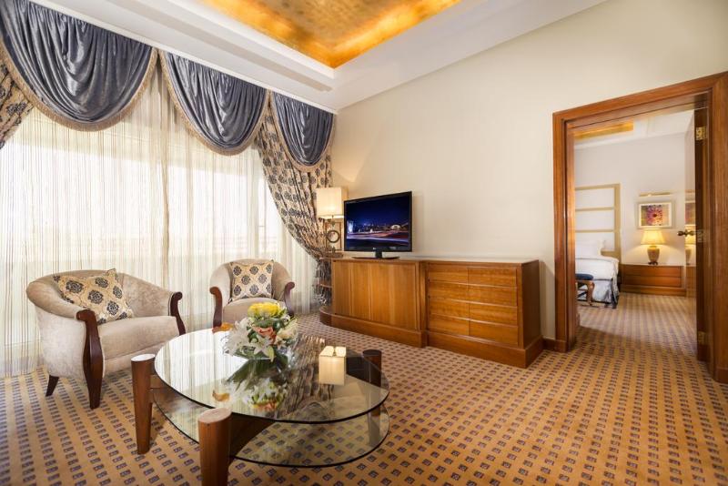 オフィサーズ クラブ & ホテル