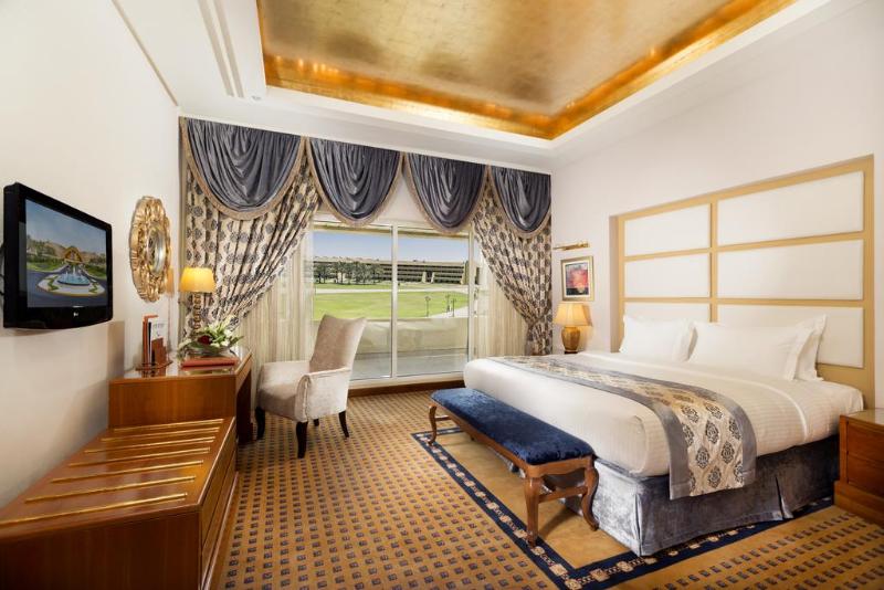 オフィサーズ クラブ & ホテル