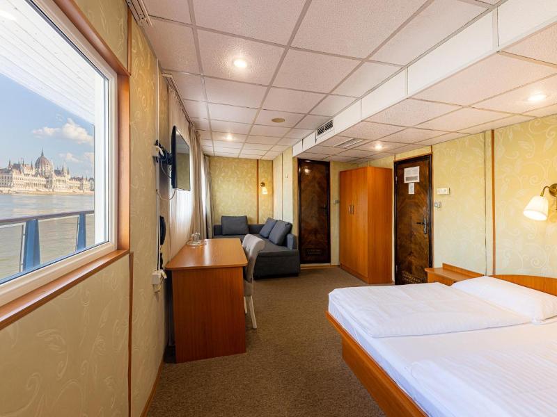 Grand Jules Boat Hotel Budapest image