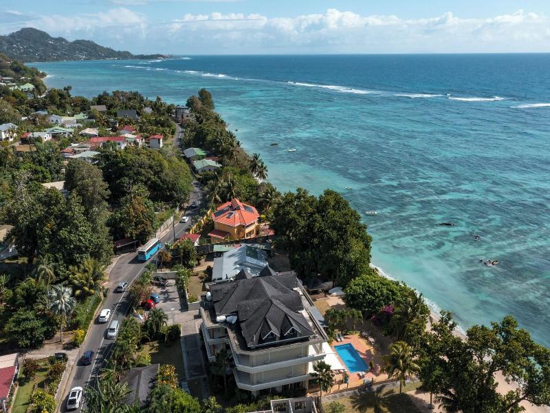 Crown Beach Hotel image