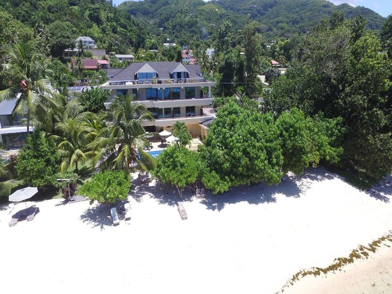 Crown Beach Hotel image