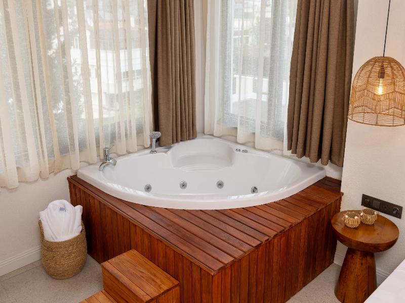 Azuu Boutique Hotel image