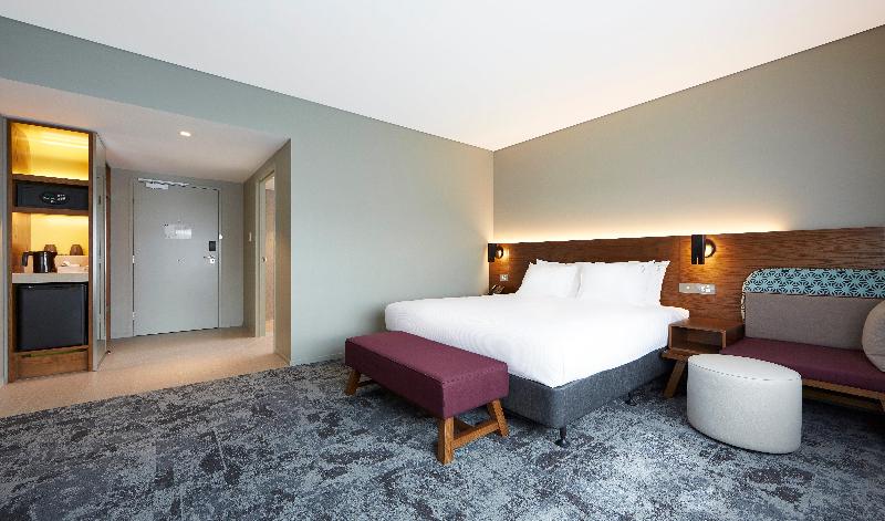 Holiday Inn Express Newcastle image