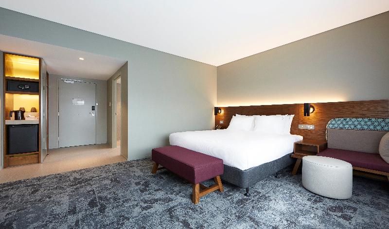 Holiday Inn Express Newcastle image