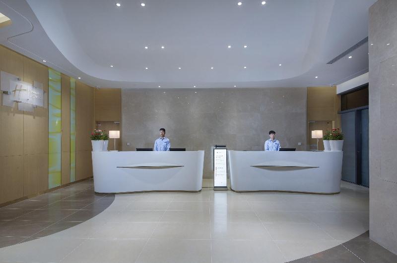 Holiday Inn Express Zhengzhou Longzi Lake image