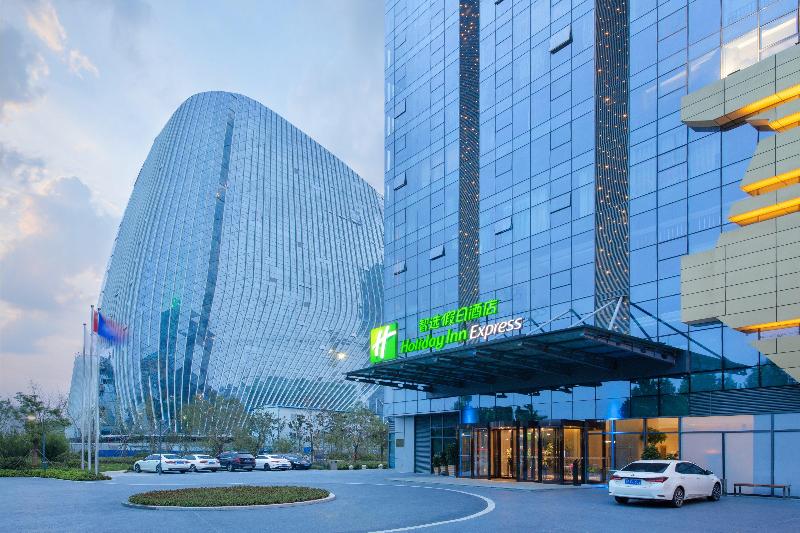 Holiday Inn Express Zhengzhou Longzi Lake image