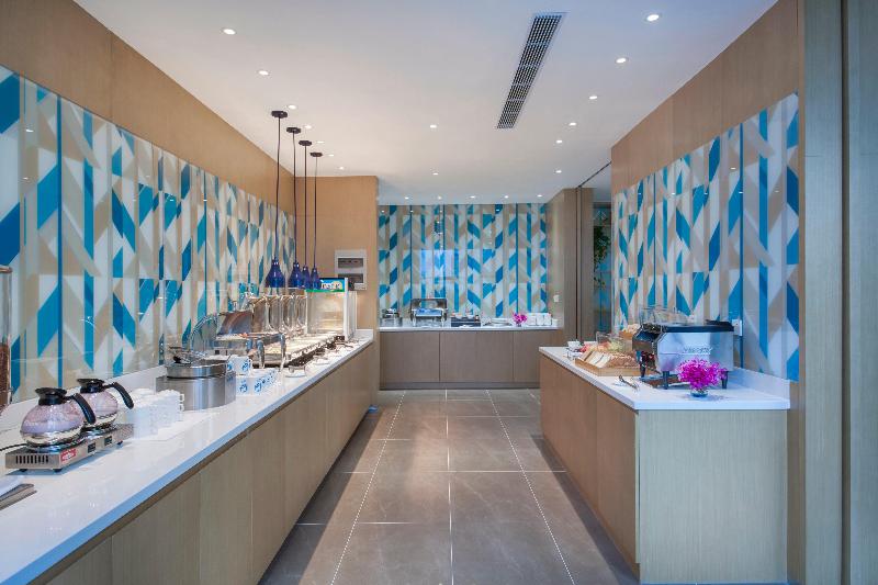 Holiday Inn Express Zhengzhou Longzi Lake image