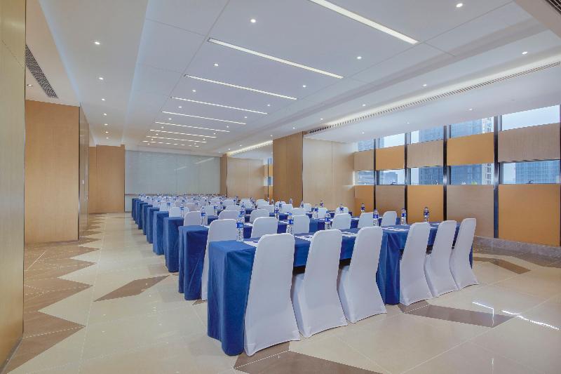 Holiday Inn Express Zhengzhou Longzi Lake image