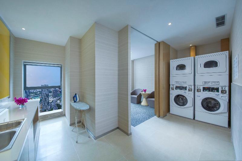 Holiday Inn Express Zhengzhou Longzi Lake image