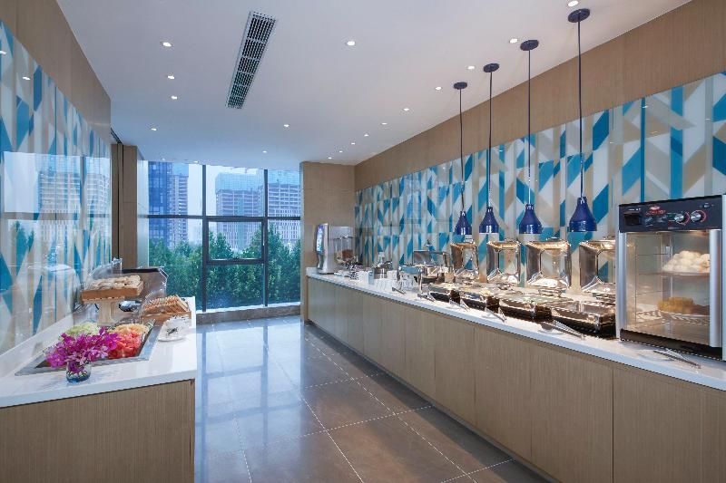 Holiday Inn Express Zhengzhou Longzi Lake image