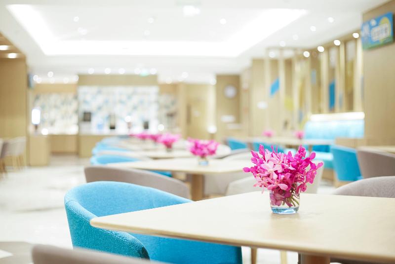 Holiday Inn Express Zhengzhou Longzi Lake image