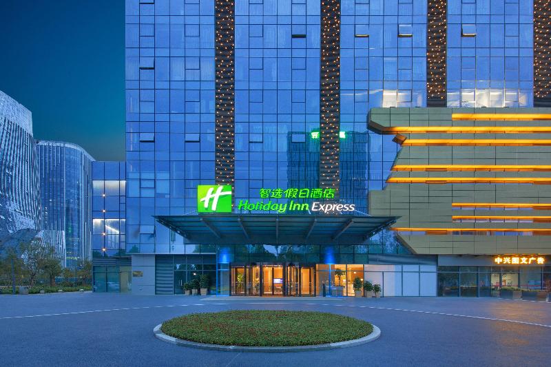 Holiday Inn Express Zhengzhou Longzi Lake image