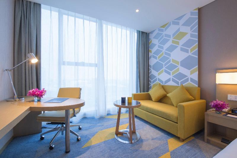 Holiday Inn Express Zhengzhou Longzi Lake image