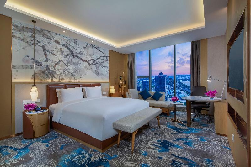 Holiday Inn Express Zhengzhou Longzi Lake image