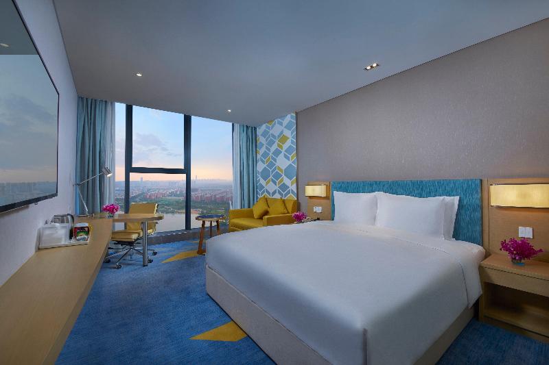 Holiday Inn Express Zhengzhou Longzi Lake image