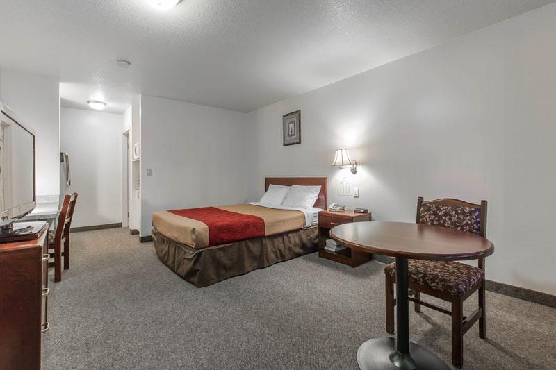 Empire Inn & Suites Red Deer image