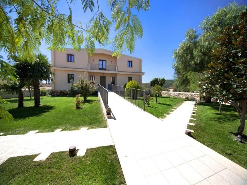 Arucimeli Resort image