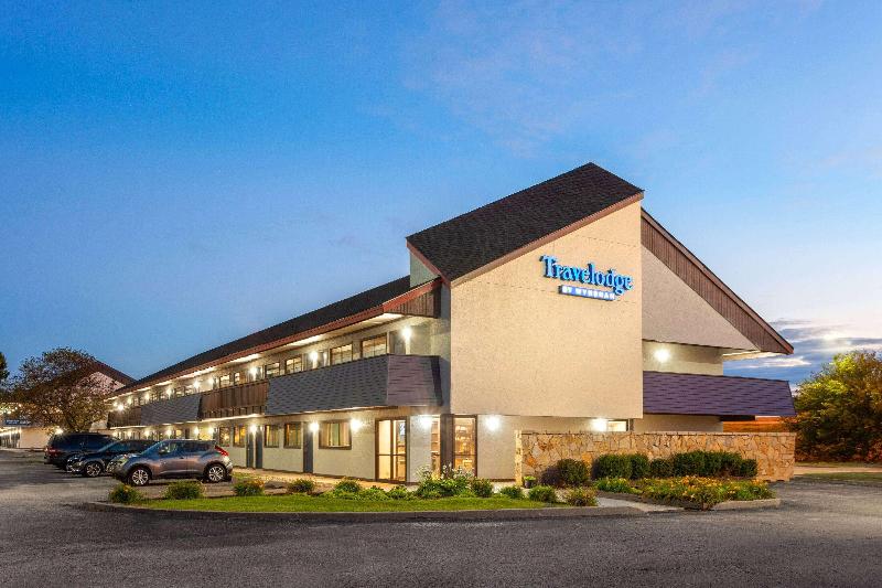 Travelodge by Wyndham Peoria image