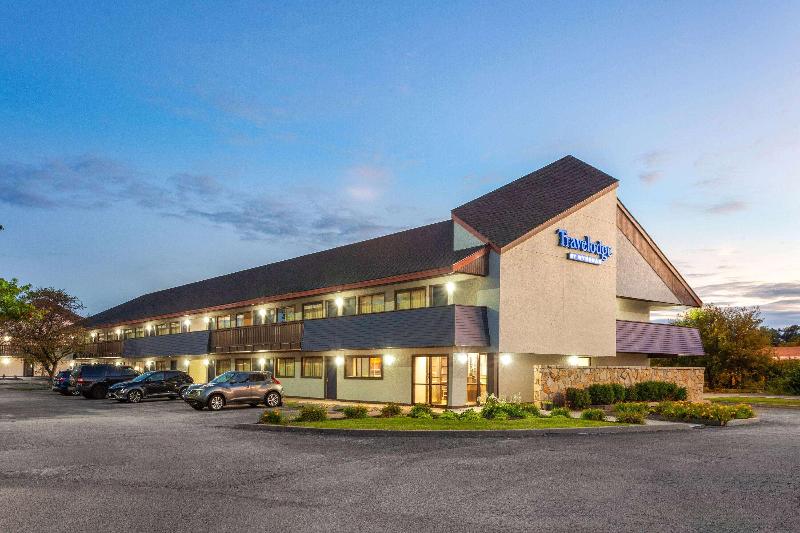 Travelodge by Wyndham Peoria image
