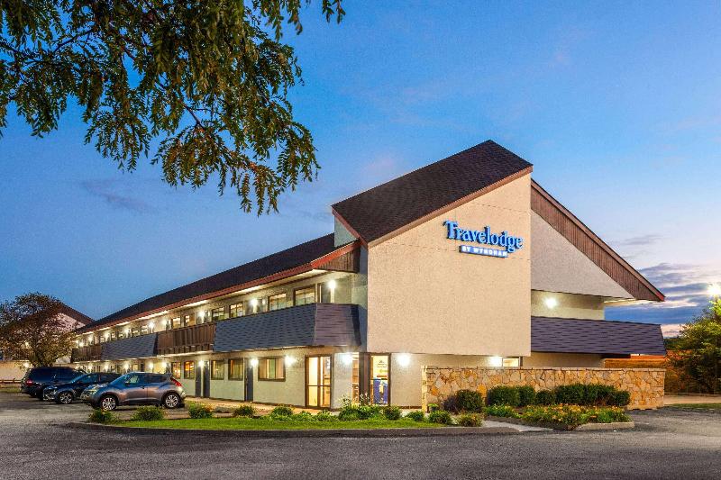 Travelodge by Wyndham Peoria image