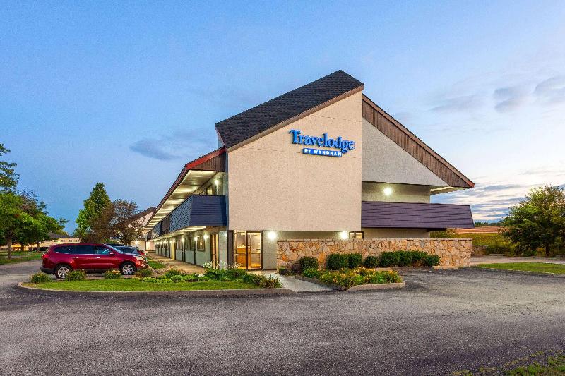 Travelodge by Wyndham Peoria image