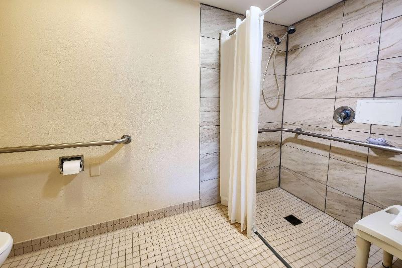Travelodge by Wyndham Peoria image