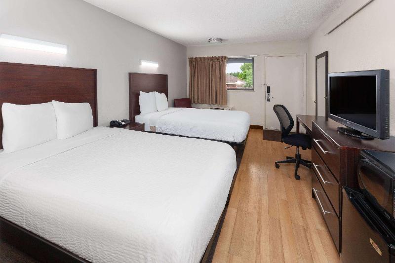 Travelodge by Wyndham Peoria image