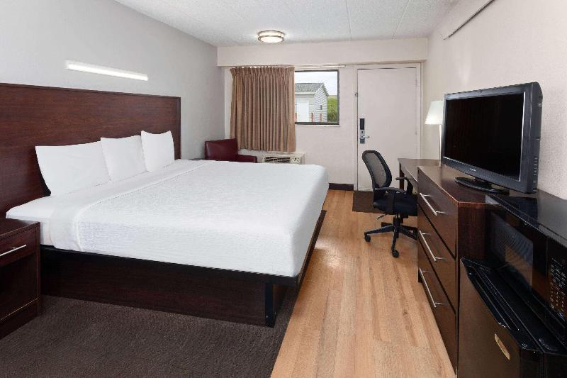 Travelodge by Wyndham Peoria image