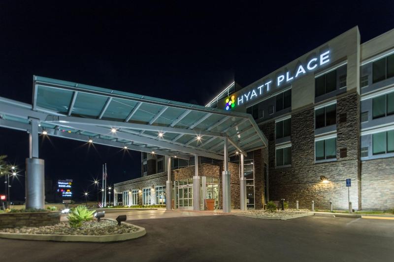 Hyatt Place Delano image