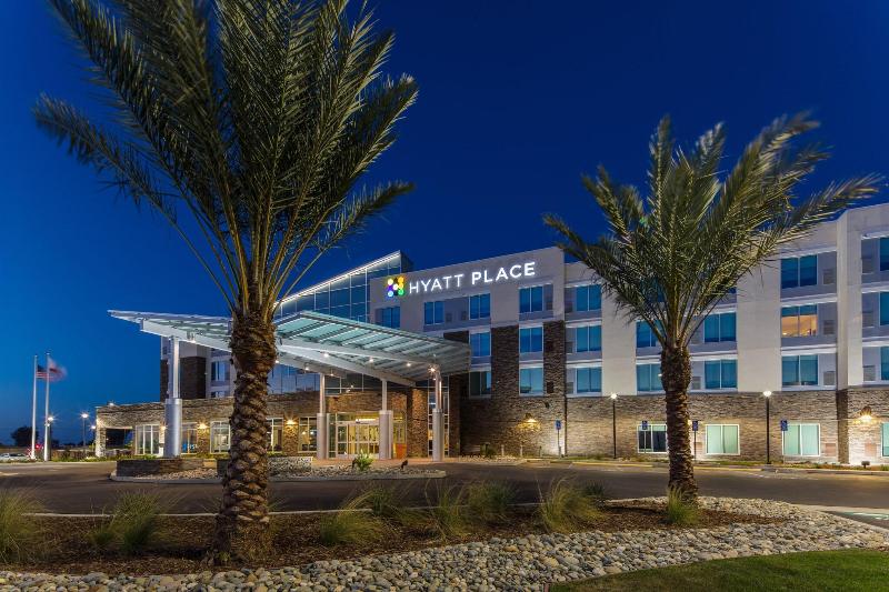 Hyatt Place Delano image