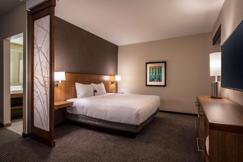 Hyatt Place Delano image