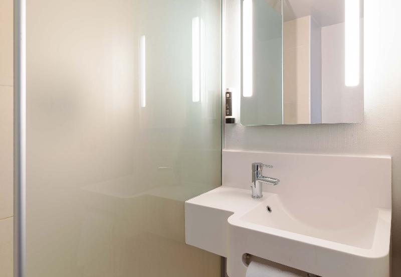 B&B HOTEL Lyon Centre Monplaisir 4
