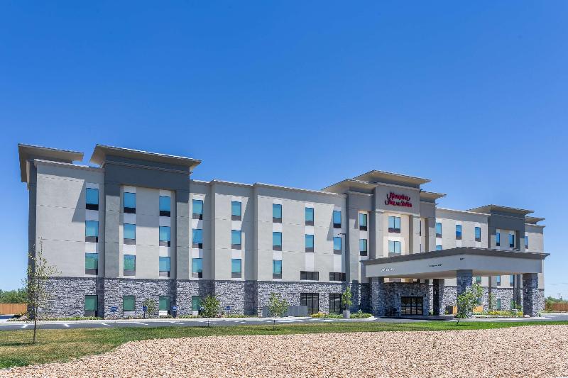 Hampton Inn And Suites Guymon image