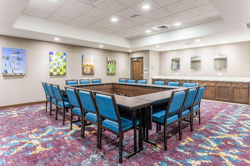 Hampton Inn And Suites Guymon image