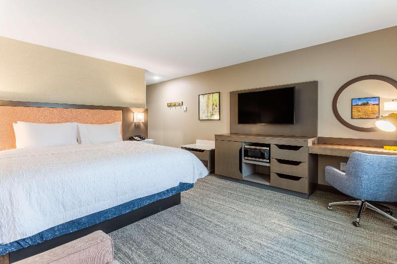 Hampton Inn And Suites Guymon image