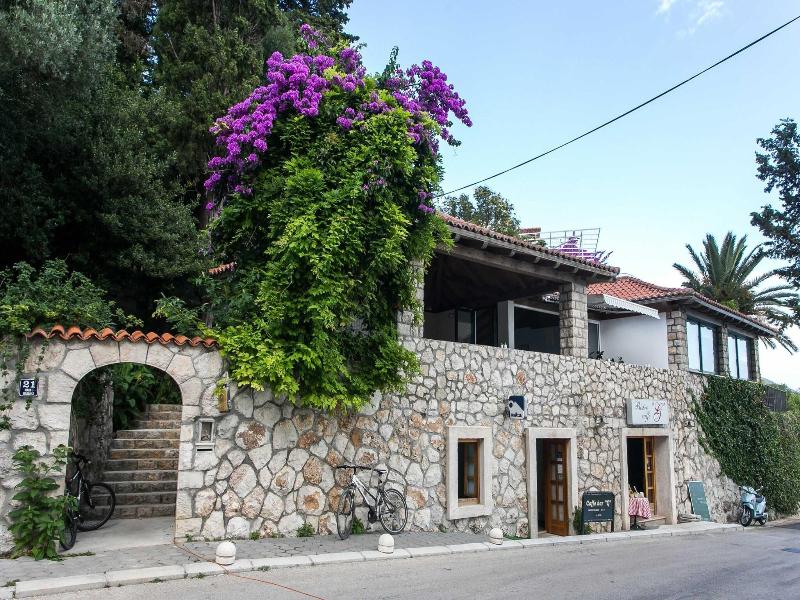 Apartments Villa Mirjana image