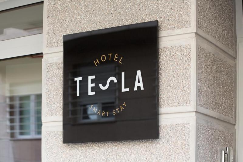 Hotel Tesla Smart Stay