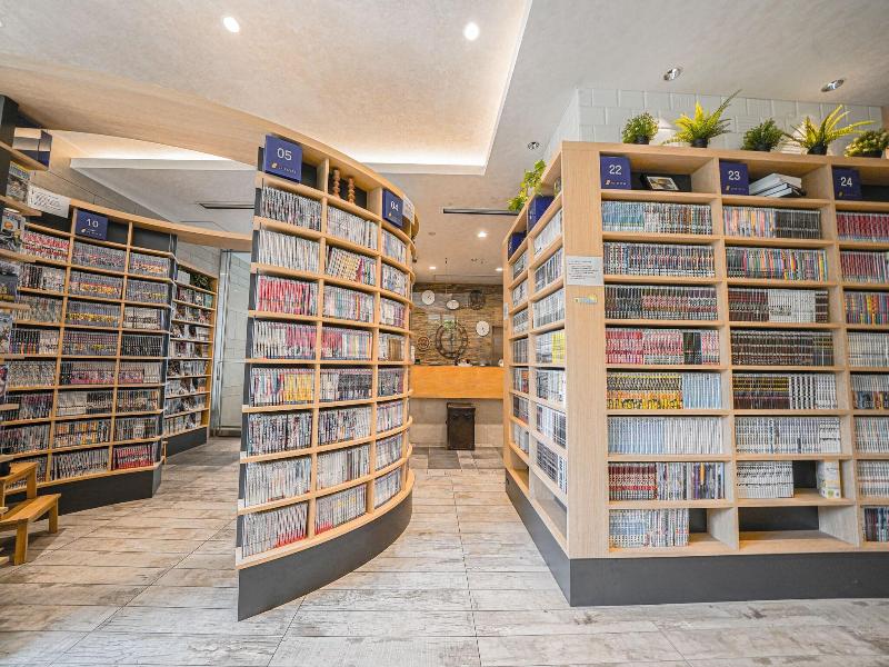 QUINTESSA Tokyo Haneda Comic & Books image