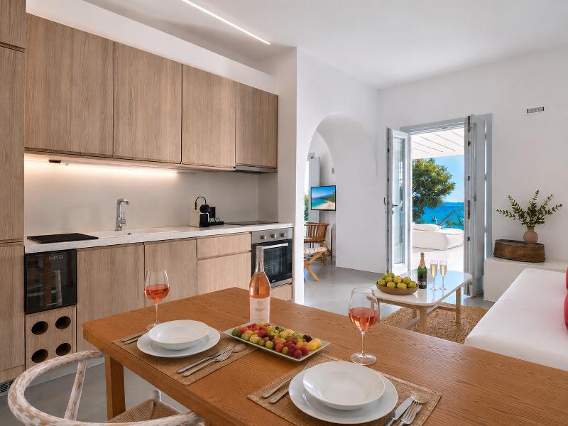 Santorini Heights image