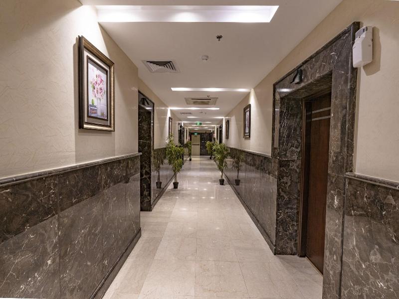Platinum Suites Hotel Apartments image