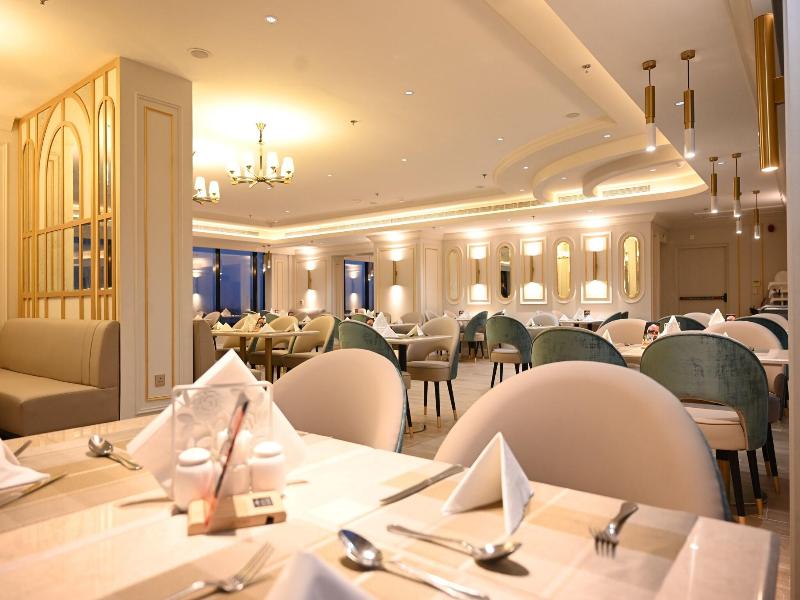 Platinum Suites Hotel Apartments image