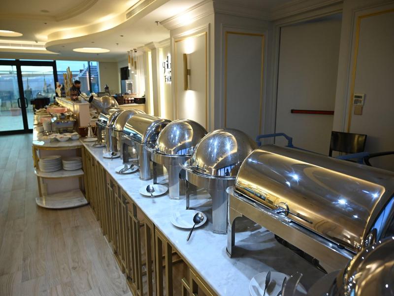 Platinum Suites Hotel Apartments image