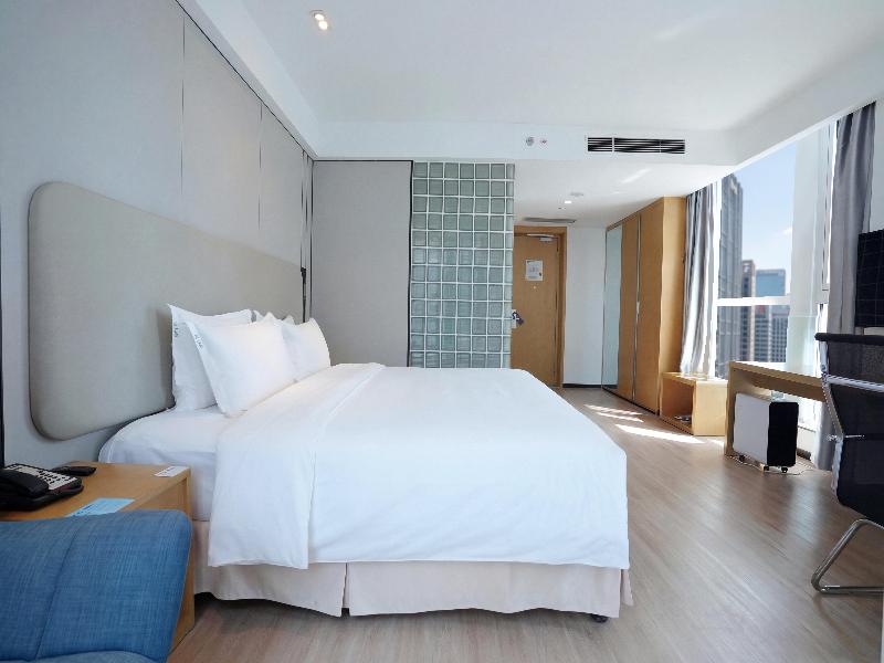 Holiday Inn Express Qingdao West Coast image