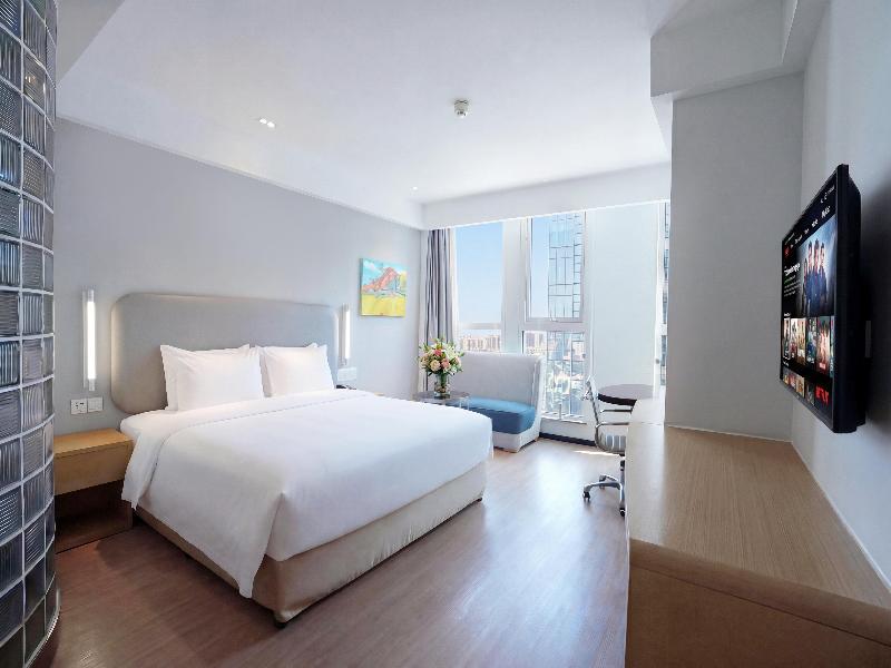 Holiday Inn Express Qingdao West Coast image