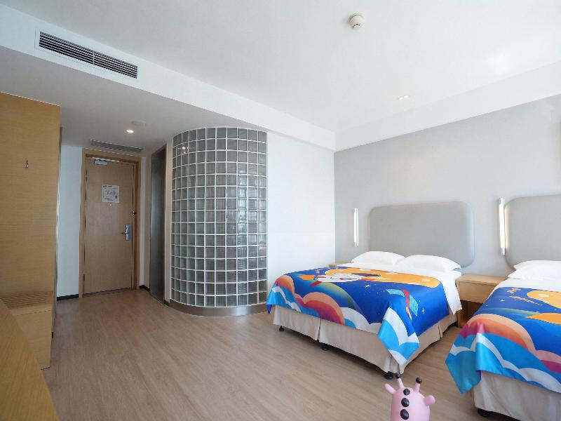 Holiday Inn Express Qingdao West Coast image