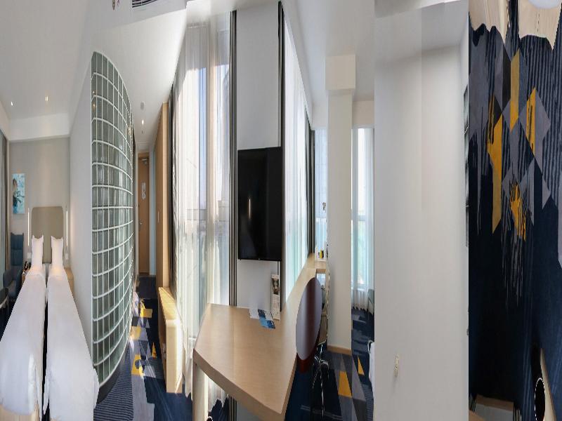 Holiday Inn Express Qingdao West Coast image