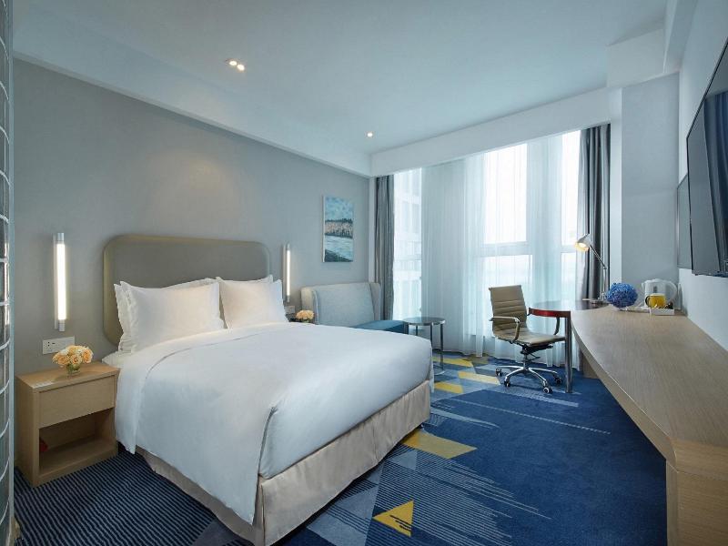 Holiday Inn Express Qingdao West Coast image